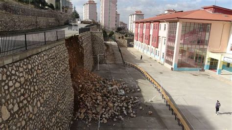Malatya’da okulun istinat duvarı çöktü - Son Dakika Haberleri
